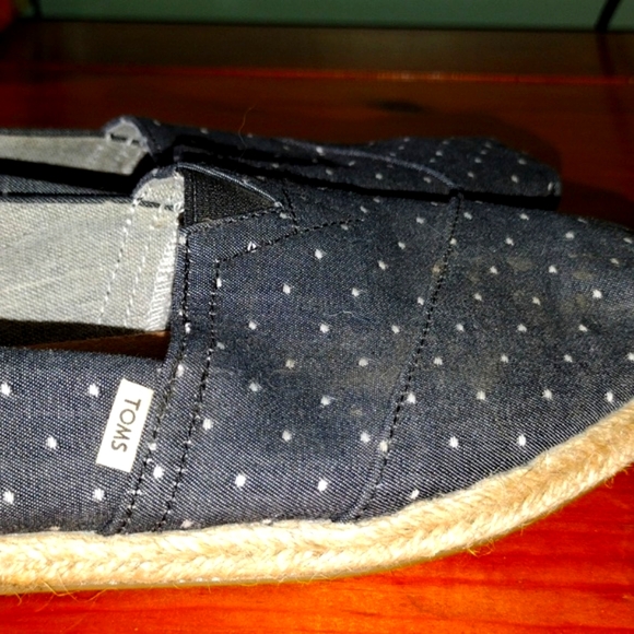 Toms - Picture 4 of 5